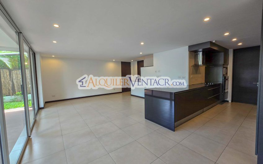 Condo de 337 m2 con 4 habit. y terrazas en Santa Ana Pozos
