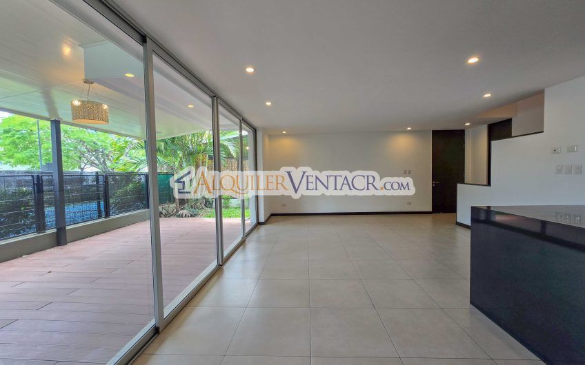 Condo de 337 m2 con 4 habit. y terrazas en Santa Ana Pozos