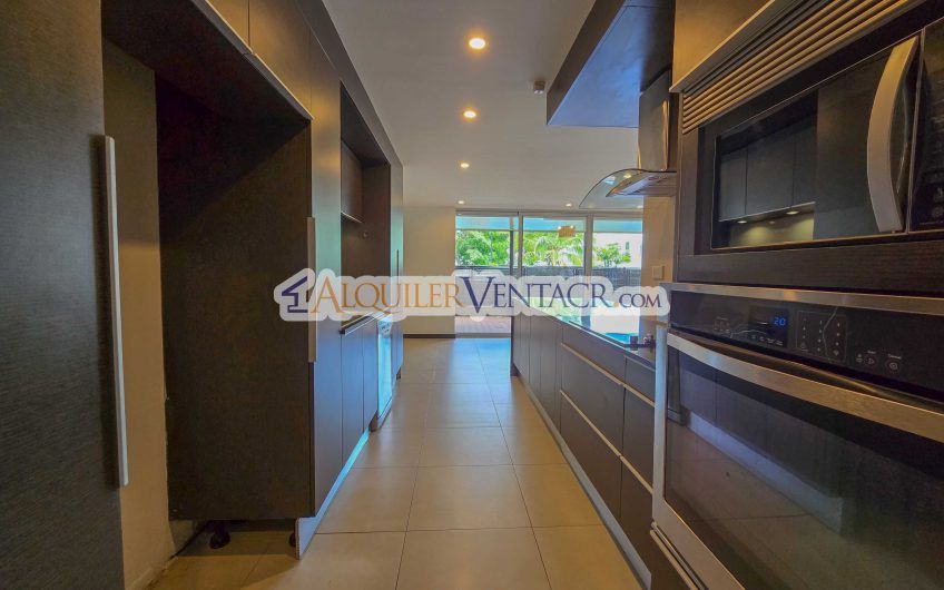 Condo de 337 m2 con 4 habit. y terrazas en Santa Ana Pozos