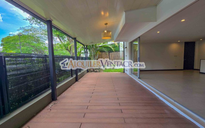 Condo de 337 m2 con 4 habit. y terrazas en Santa Ana Pozos