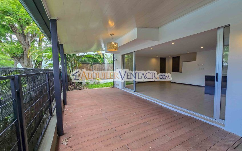Condo de 337 m2 con 4 habit. y terrazas en Santa Ana Pozos