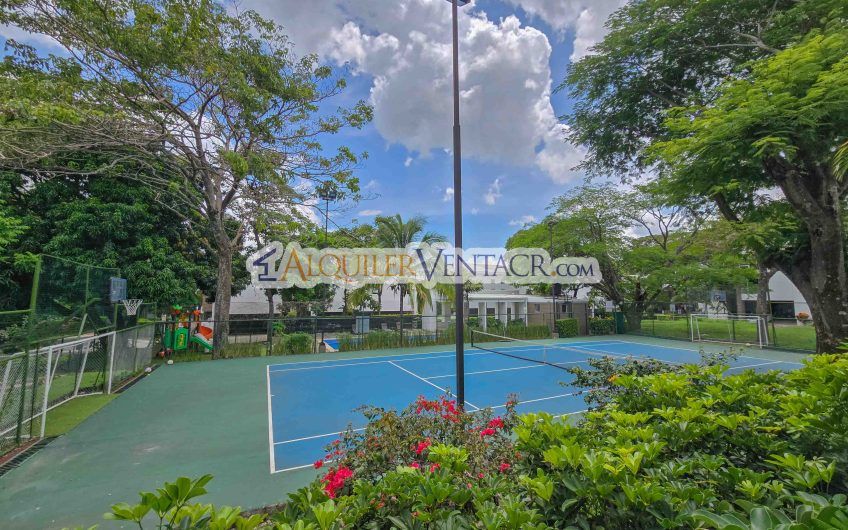 Condo de 337 m2 con 4 habit. y terrazas en Santa Ana Pozos