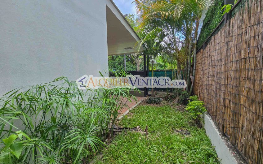 Condo de 337 m2 con 4 habit. y terrazas en Santa Ana Pozos