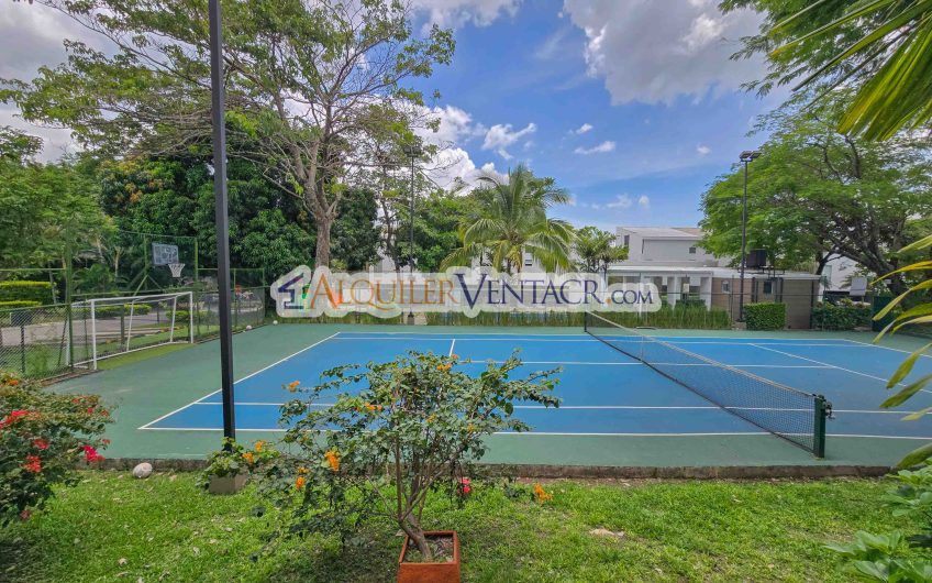 Condo de 337 m2 con 4 habit. y terrazas en Santa Ana Pozos