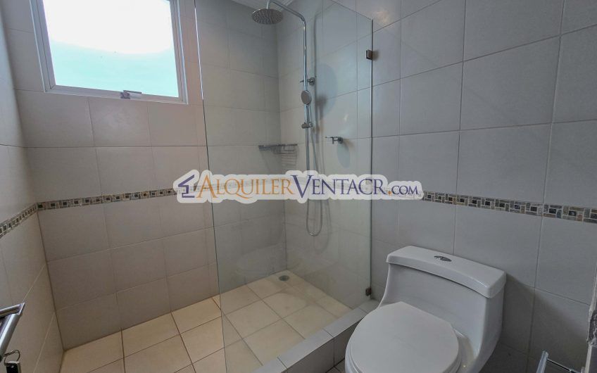 Condo de 337 m2 con 4 habit. y terrazas en Santa Ana Pozos