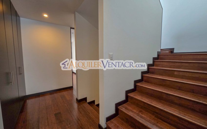 Condo de 337 m2 con 4 habit. y terrazas en Santa Ana Pozos