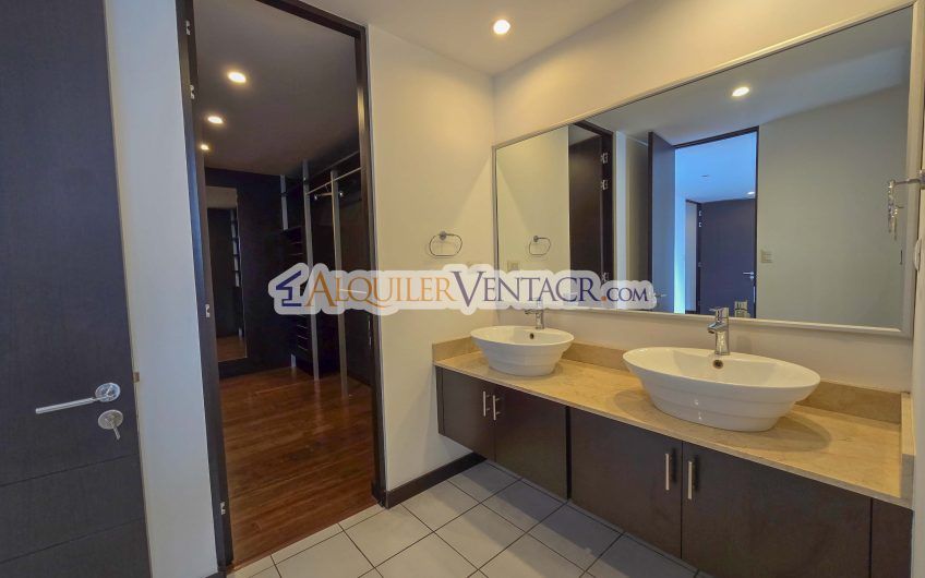 Condo de 337 m2 con 4 habit. y terrazas en Santa Ana Pozos