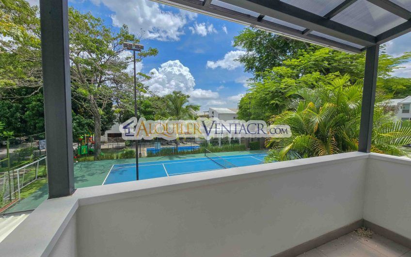 Condo de 337 m2 con 4 habit. y terrazas en Santa Ana Pozos