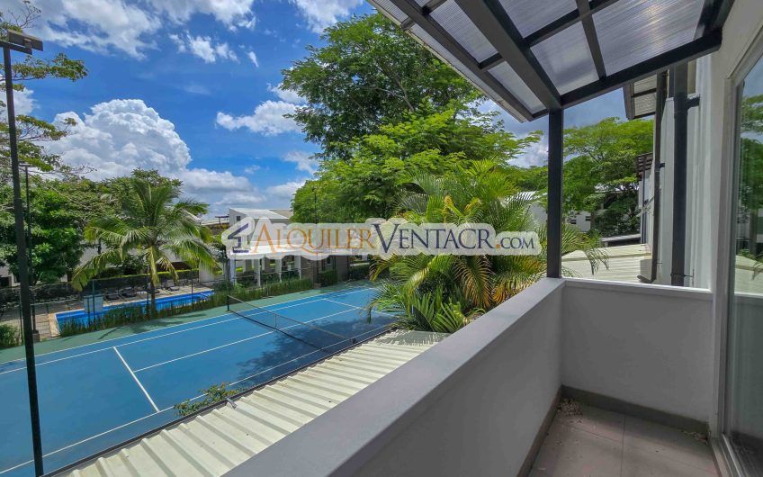 Condo de 337 m2 con 4 habit. y terrazas en Santa Ana Pozos