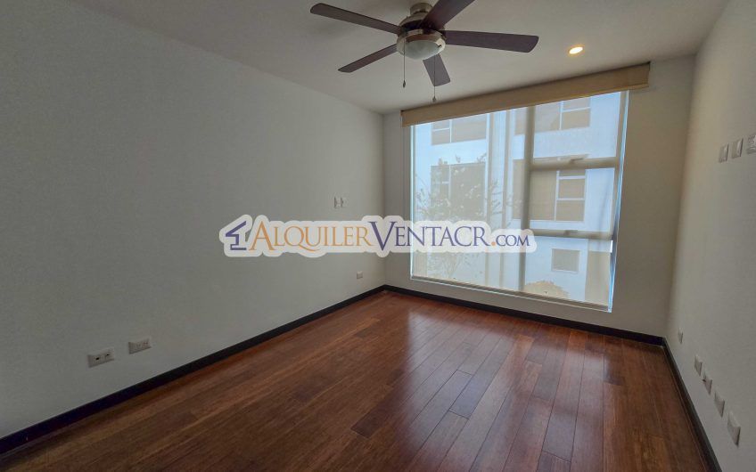 Condo de 337 m2 con 4 habit. y terrazas en Santa Ana Pozos
