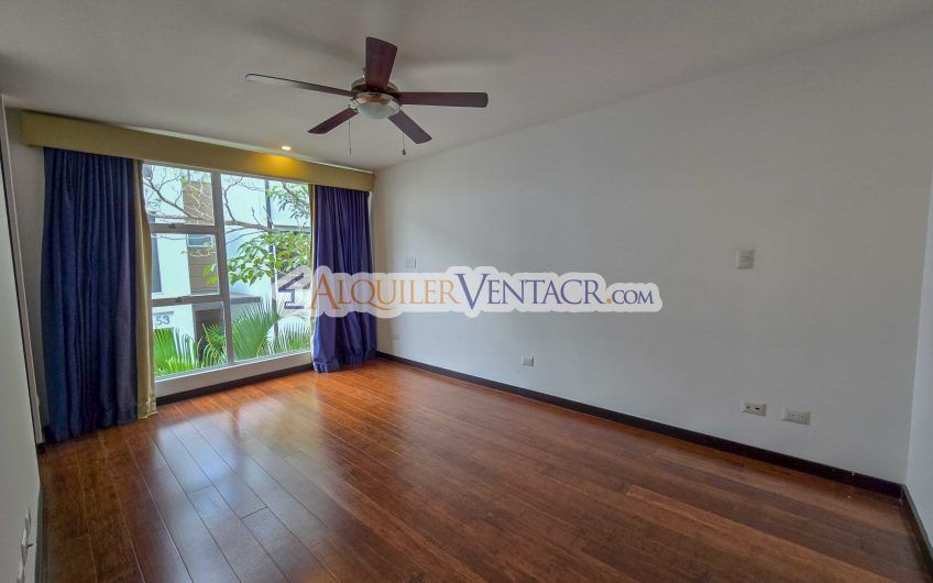 Condo de 337 m2 con 4 habit. y terrazas en Santa Ana Pozos