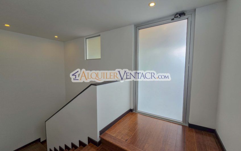 Condo de 337 m2 con 4 habit. y terrazas en Santa Ana Pozos