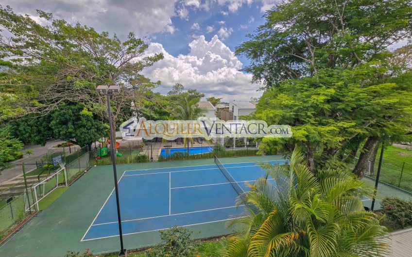 Condo de 337 m2 con 4 habit. y terrazas en Santa Ana Pozos
