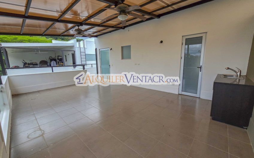Condo de 337 m2 con 4 habit. y terrazas en Santa Ana Pozos