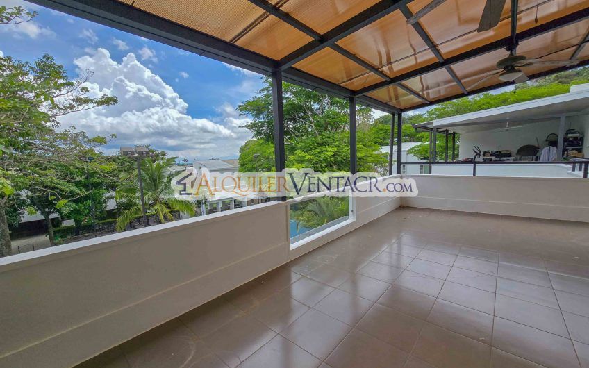 Condo de 337 m2 con 4 habit. y terrazas en Santa Ana Pozos