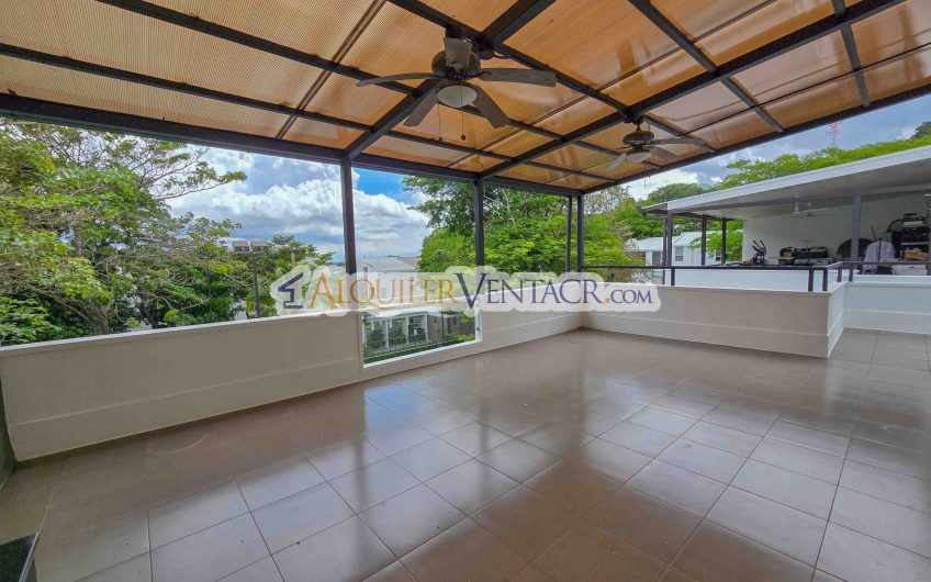 Condo de 337 m2 con 4 habit. y terrazas en Santa Ana Pozos