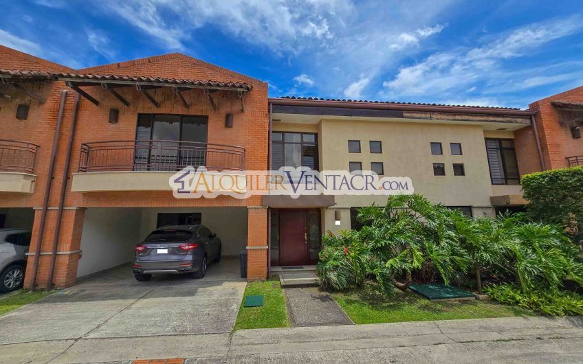 Condo de 445 m2 de 5 habit. en Trejos Montealegre x Avenida Escazú