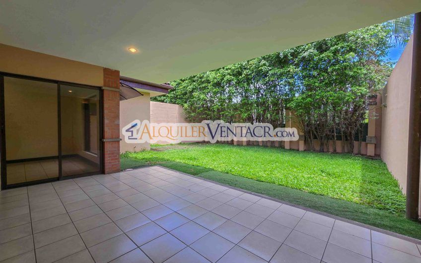 Condo de 445 m2 de 5 habit. en Trejos Montealegre x Avenida Escazú