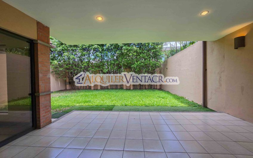 Condo de 445 m2 de 5 habit. en Trejos Montealegre x Avenida Escazú