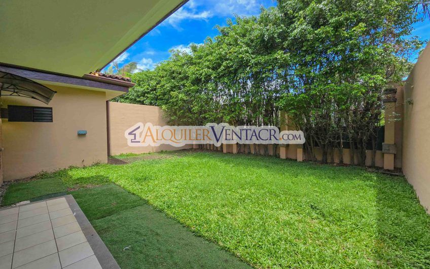Condo de 445 m2 de 5 habit. en Trejos Montealegre x Avenida Escazú