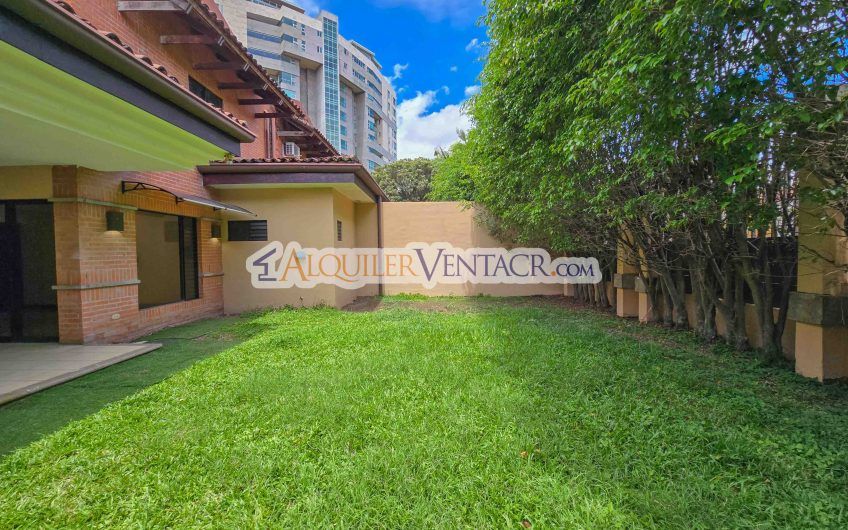 Condo de 445 m2 de 5 habit. en Trejos Montealegre x Avenida Escazú