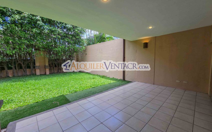 Condo de 445 m2 de 5 habit. en Trejos Montealegre x Avenida Escazú