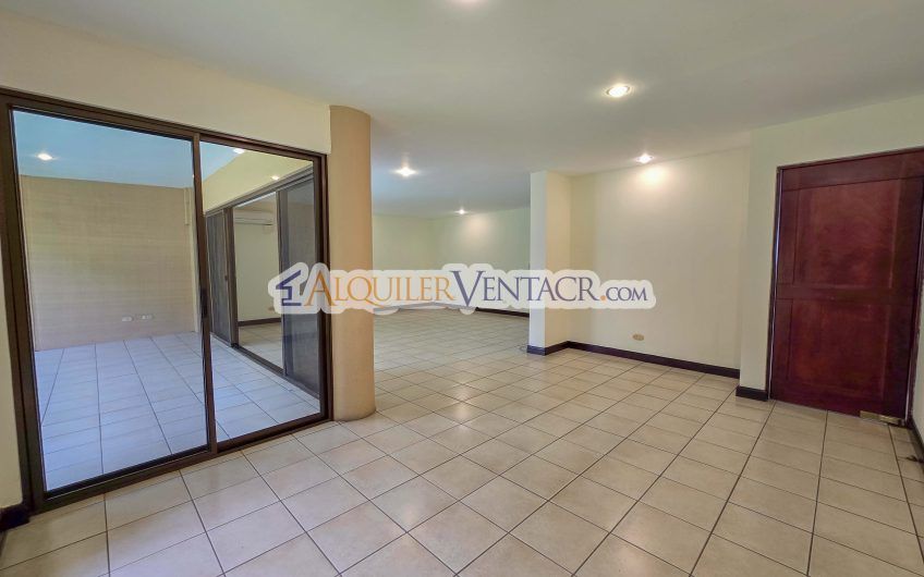 Condo de 445 m2 de 5 habit. en Trejos Montealegre x Avenida Escazú