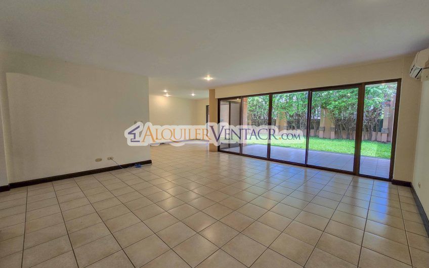 Condo de 445 m2 de 5 habit. en Trejos Montealegre x Avenida Escazú