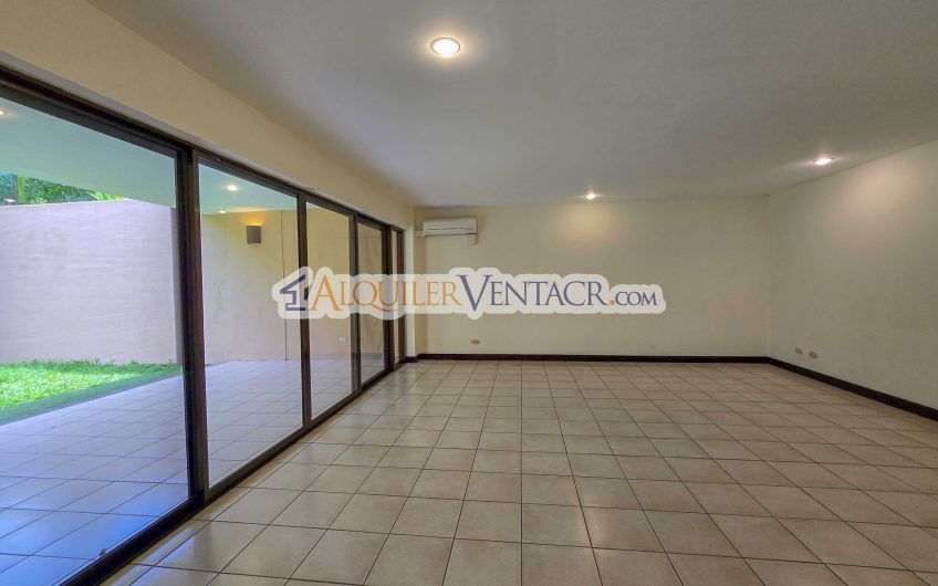 Condo de 445 m2 de 5 habit. en Trejos Montealegre x Avenida Escazú