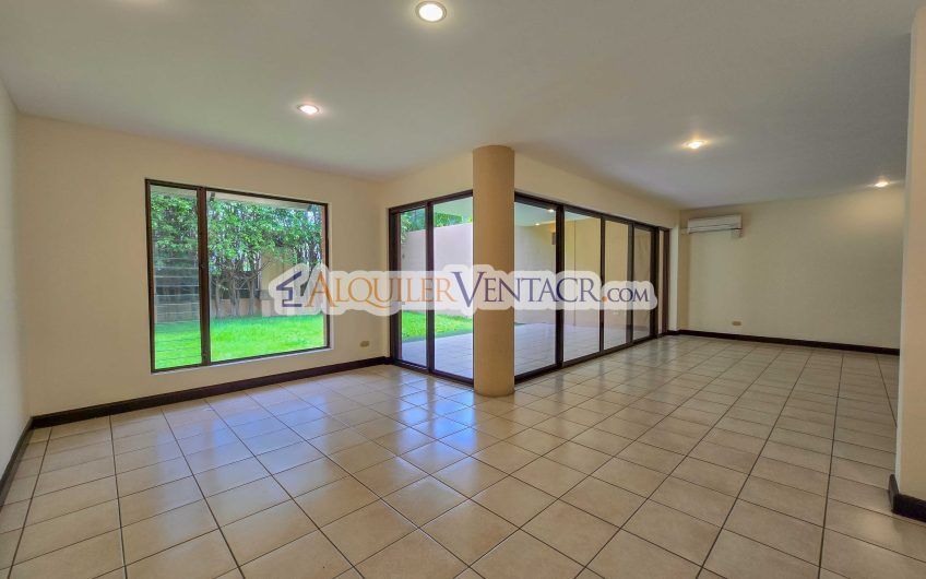 Condo de 445 m2 de 5 habit. en Trejos Montealegre x Avenida Escazú