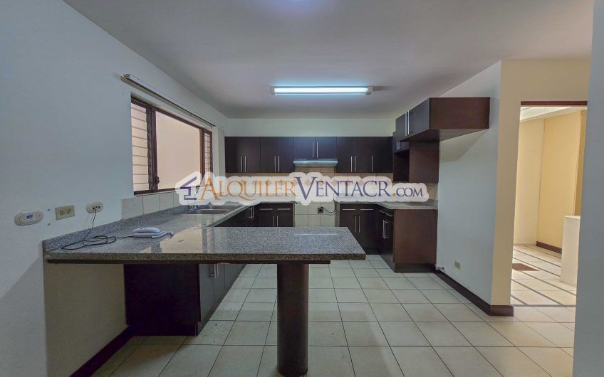 Condo de 445 m2 de 5 habit. en Trejos Montealegre x Avenida Escazú