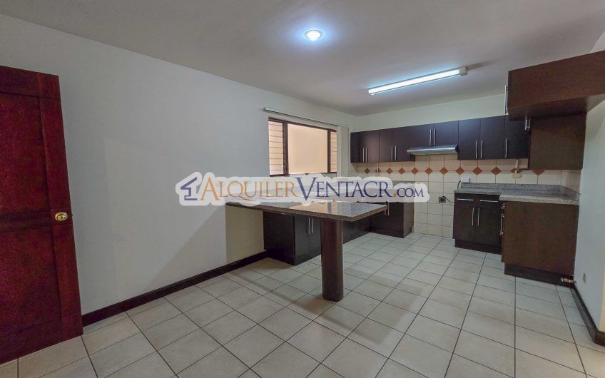 Condo de 445 m2 de 5 habit. en Trejos Montealegre x Avenida Escazú