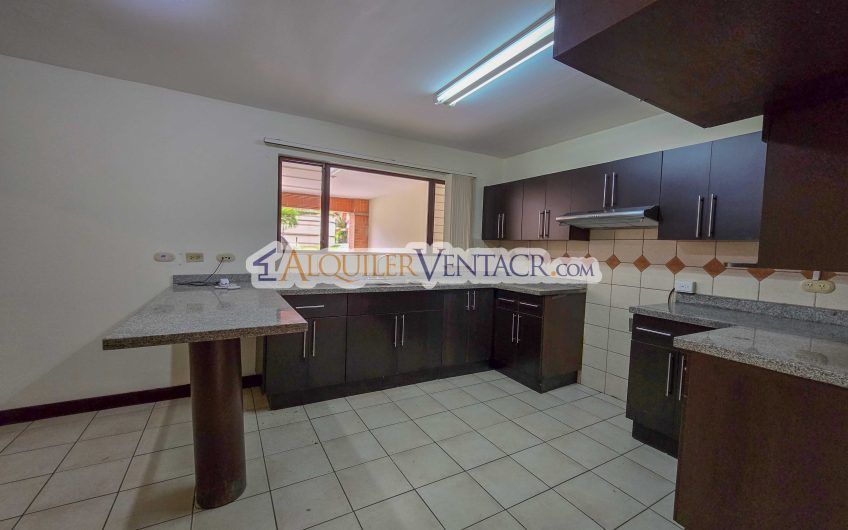 Condo de 445 m2 de 5 habit. en Trejos Montealegre x Avenida Escazú