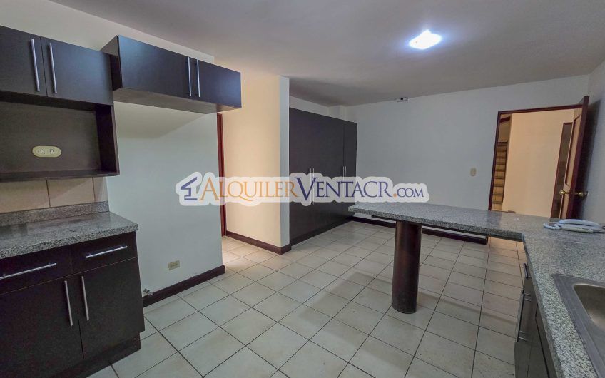 Condo de 445 m2 de 5 habit. en Trejos Montealegre x Avenida Escazú