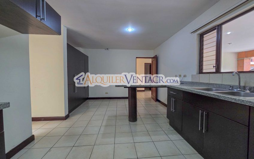 Condo de 445 m2 de 5 habit. en Trejos Montealegre x Avenida Escazú