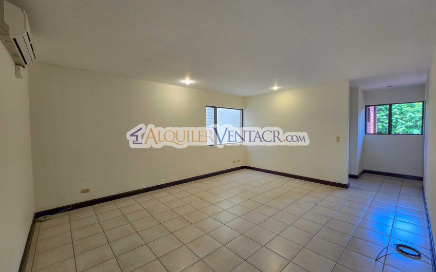 Condo de 445 m2 de 5 habit. en Trejos Montealegre x Avenida Escazú