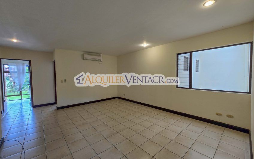 Condo de 445 m2 de 5 habit. en Trejos Montealegre x Avenida Escazú