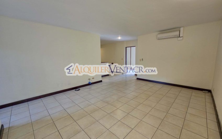 Condo de 445 m2 de 5 habit. en Trejos Montealegre x Avenida Escazú