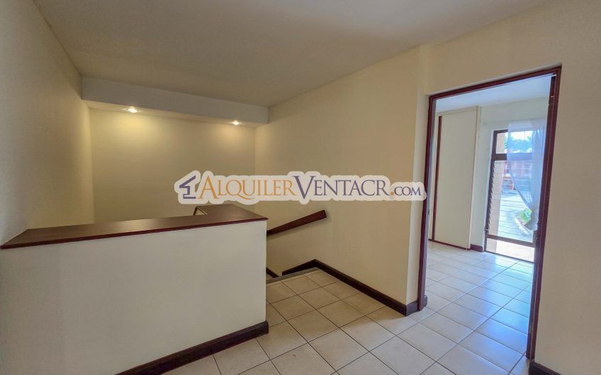Condo de 445 m2 de 5 habit. en Trejos Montealegre x Avenida Escazú