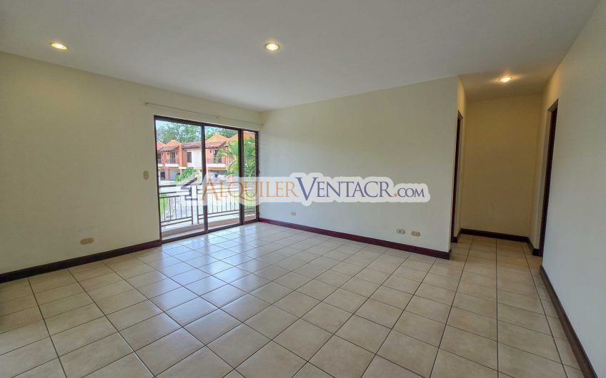 Condo de 445 m2 de 5 habit. en Trejos Montealegre x Avenida Escazú