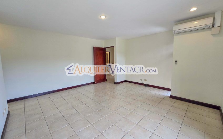 Condo de 445 m2 de 5 habit. en Trejos Montealegre x Avenida Escazú