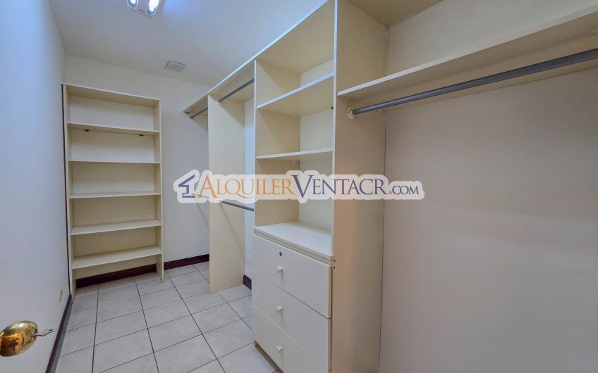 Condo de 445 m2 de 5 habit. en Trejos Montealegre x Avenida Escazú