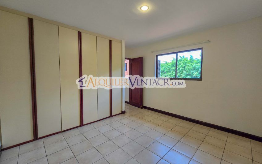 Condo de 445 m2 de 5 habit. en Trejos Montealegre x Avenida Escazú