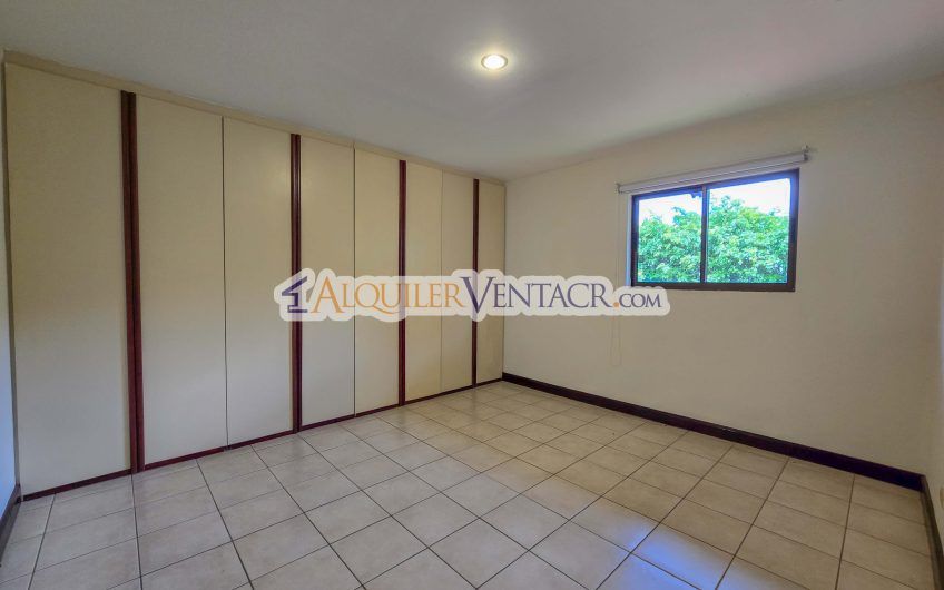 Condo de 445 m2 de 5 habit. en Trejos Montealegre x Avenida Escazú