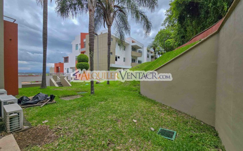 Apartamento amueblado con jardín en Guachipelín Escazú