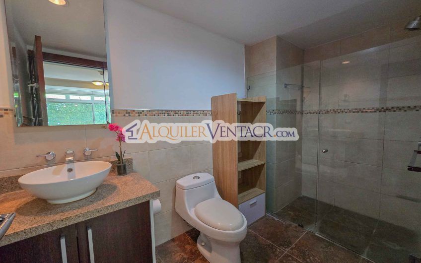 Apartamento amueblado con jardín en Guachipelín Escazú