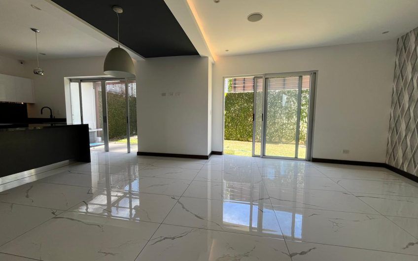 Moderna casa en Condominio Lusso Santa Ana Pozos
