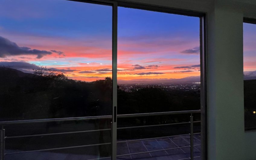 Penthouse con espectaculares vistas en Alto Las Palomas Santa Ana