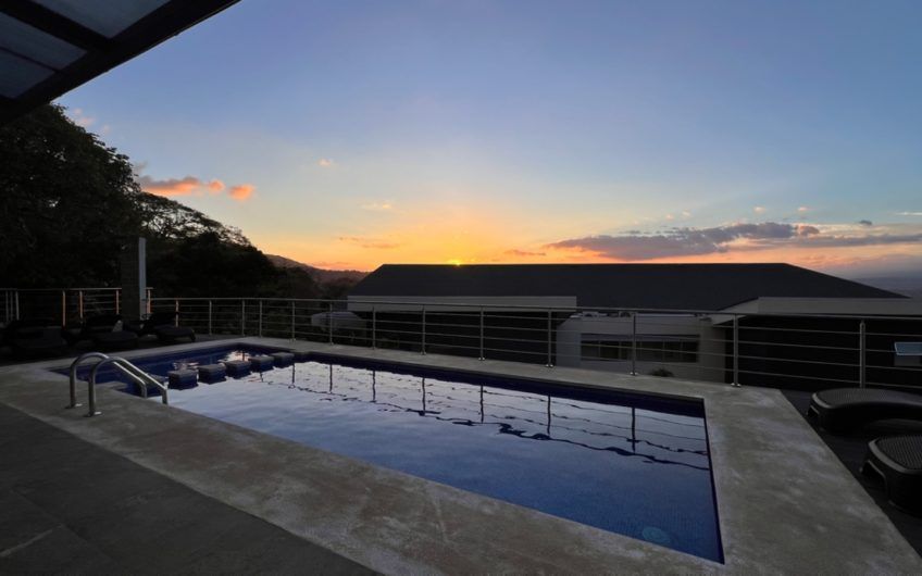 Penthouse con espectaculares vistas en Alto Las Palomas Santa Ana
