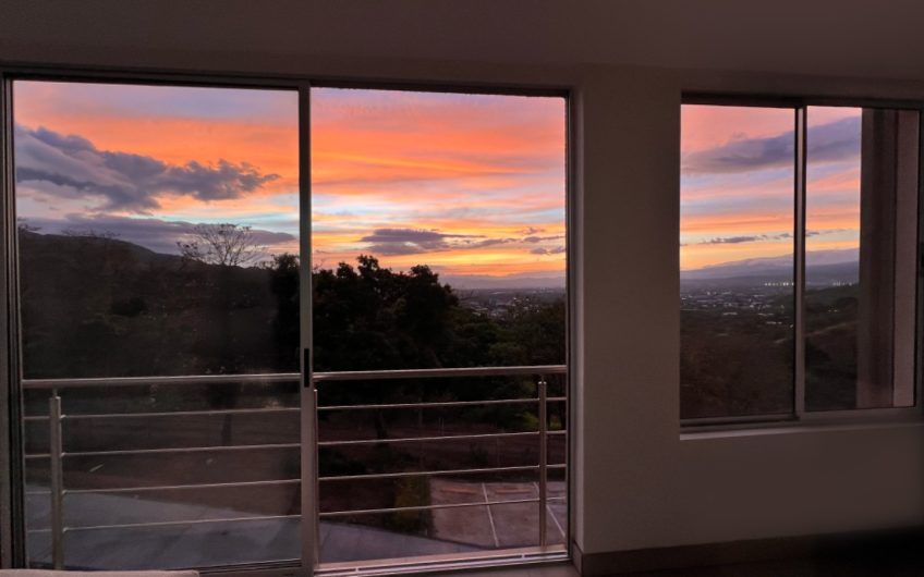 Penthouse con espectaculares vistas en Alto Las Palomas Santa Ana
